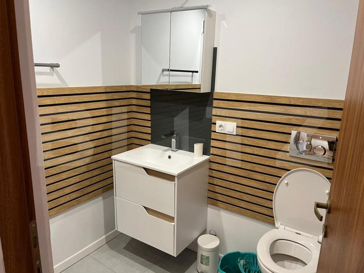 Casă individuală cu 10 camere cu Canalizare în Central