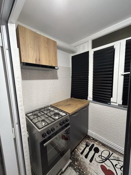 Apartament cu 3 camere decomandat în Exterior Vest