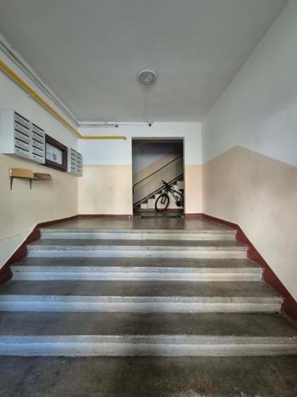 Apartament cu 3 camere decomandat, mobilat în Broșteni