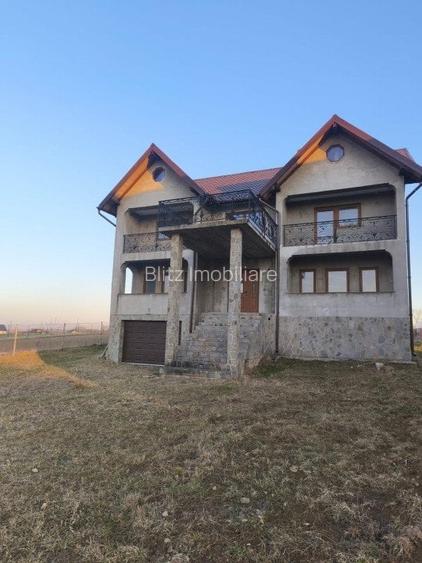 Casa finisata, teren 2500mp, Marginea