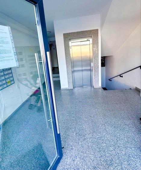 Apartament cu 3 camere decomandat în Dobroești