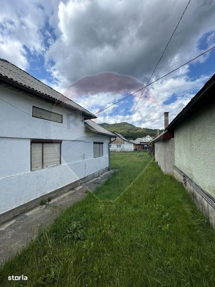 Casă cu 3 camere cu Teren 590 Mp în Bârsana