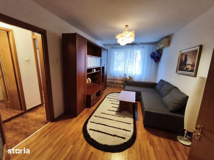 Apartament cu 3 camere semidecomandat în Rahova