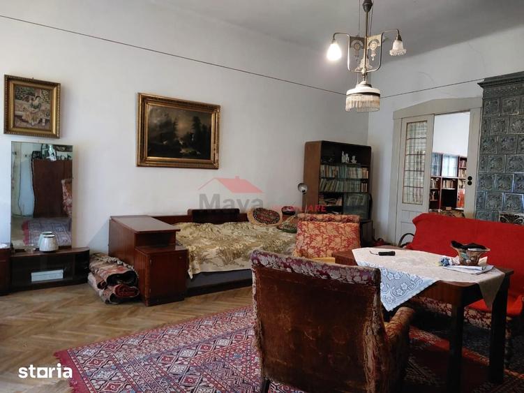 Casă cu 8 camere cu Teren 400 Mp în Central