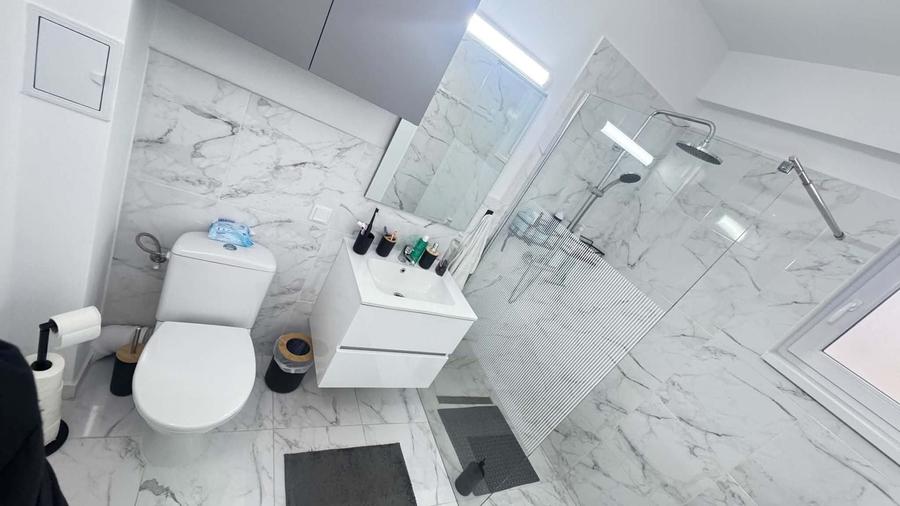 Apartament cu 3 camere decomandat în Ampoi 3