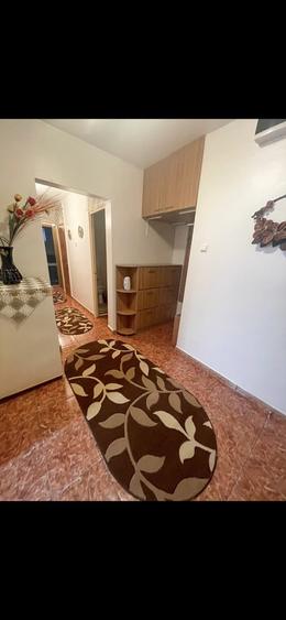 Apartament cu 3 camere decomandat în Teiul Doamnei