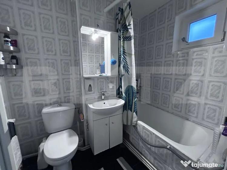 Apartament cu 3 camere semidecomandat în 9 Mai