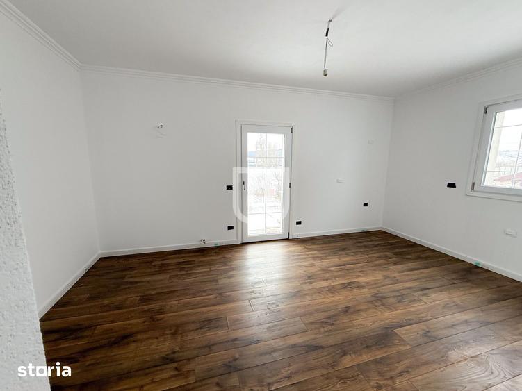 Casă cu 8 camere cu Teren 2650 Mp în Ițcani
