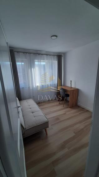 Apartament cu 4 camere semidecomandat, mobilat în Borhanci