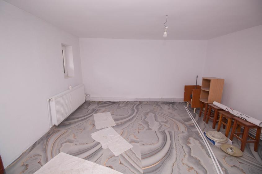 Casă cu 7 camere cu Canalizare în Poiana Țapului