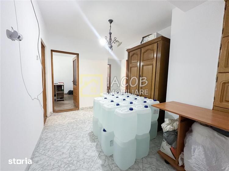 Apartament cu 3 camere decomandat în Republicii