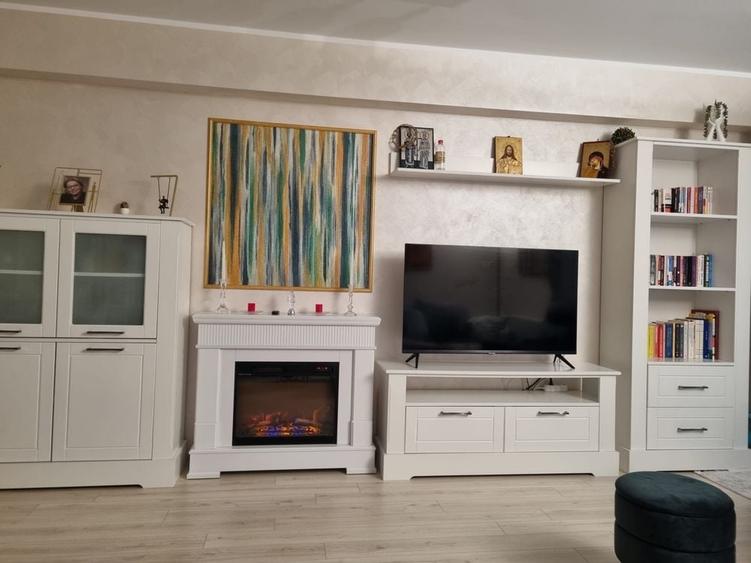 Apartament cu 2 camere decomandat în Tractorul