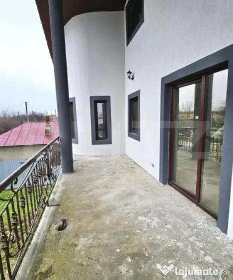 Casă cu 7 camere cu Teren 600 Mp în Central