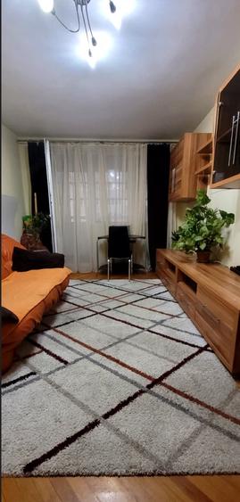 Apartament cu 3 camere decomandat în Exterior Vest