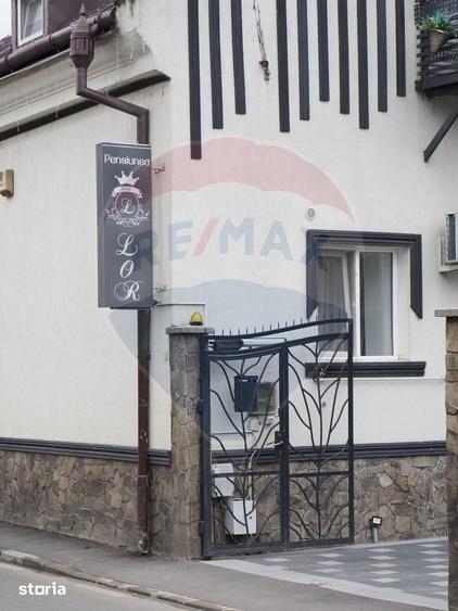 Casă cu 9 camere cu Teren 370 Mp în Central
