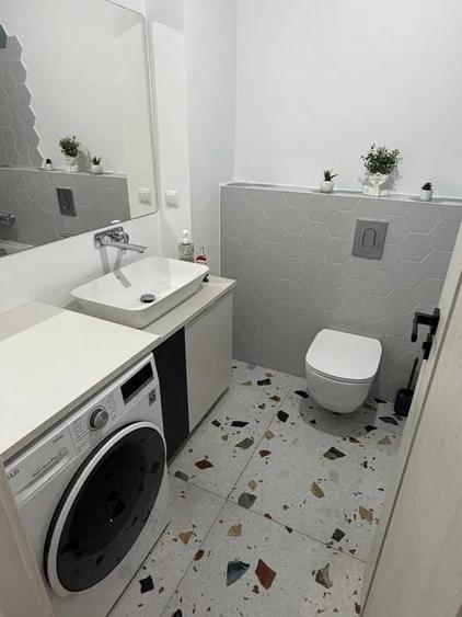 Apartament cu 3 camere semidecomandat în Florești