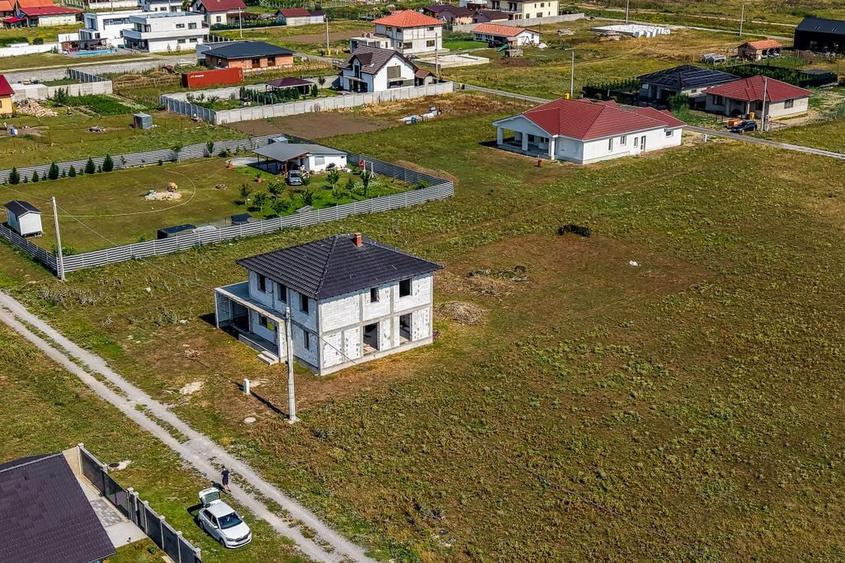 Casă cu 5 camere cu Teren 1000 Mp în Central