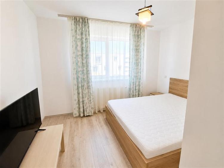 Apartament cu 2 camere semidecomandat, mobilat în Tractorul