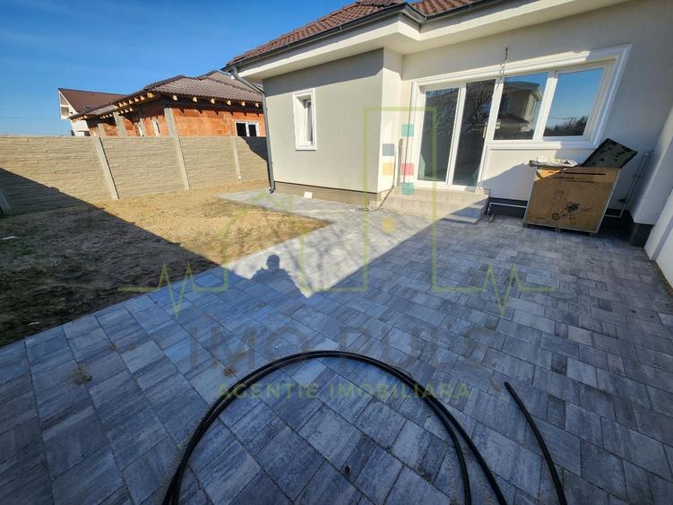 Duplex cu 4 camere cu Canalizare în Moșnița Nouă