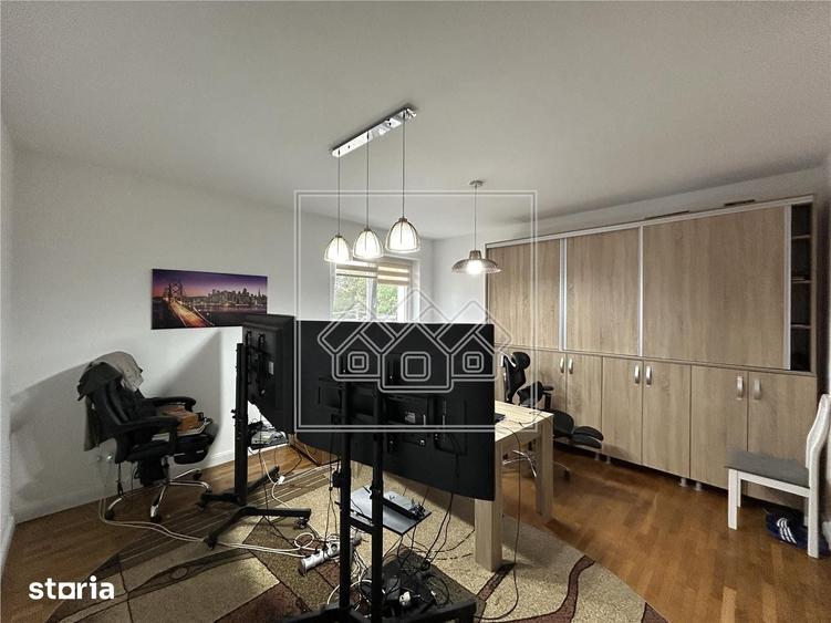 Apartament cu 4 camere în Ștrand