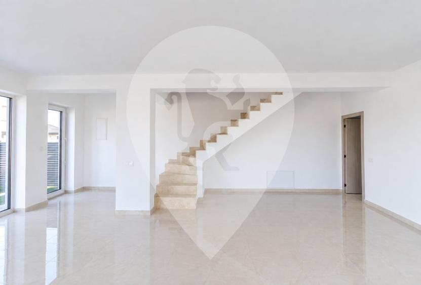 Duplex cu 4 camere cu Canalizare în Sânpetru