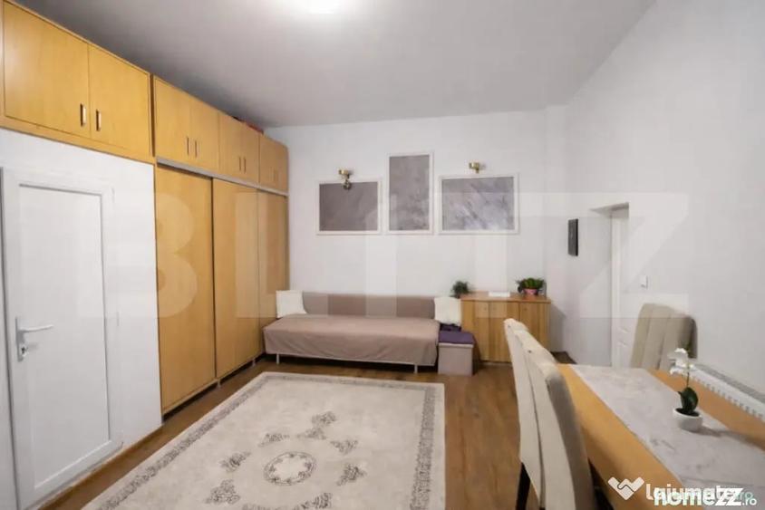 Apartament cu 2 camere semidecomandat, mobilat în Lipoveni
