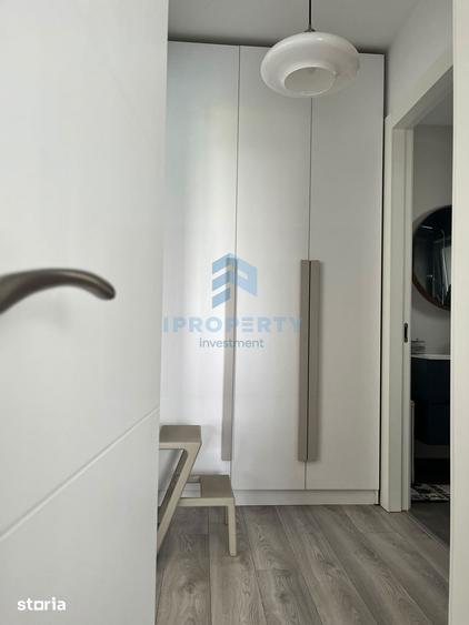 Apartament cu 2 camere semidecomandat, mobilat în Tei