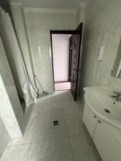 Apartament cu 5 camere decomandat în P-ța Romană