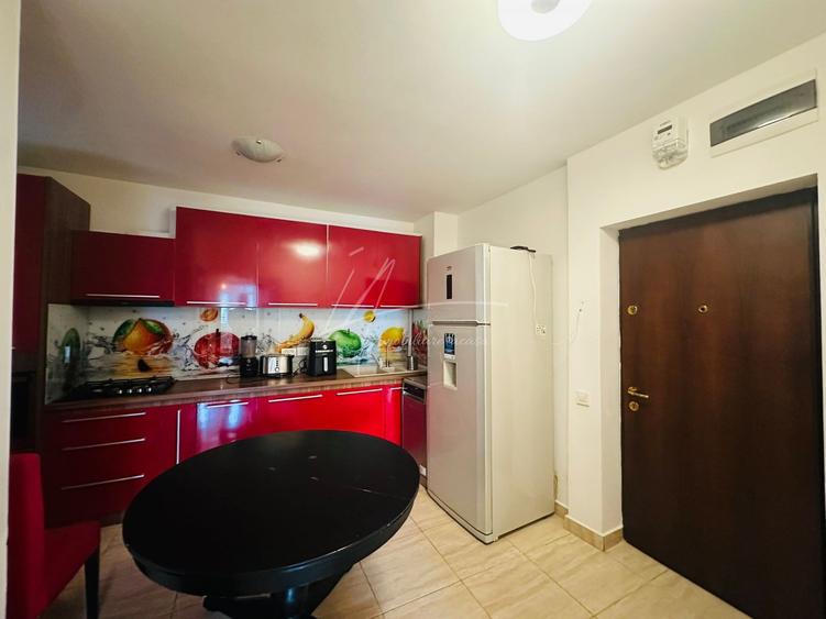 Apartament cu 3 camere semidecomandat, mobilat în Victoriei