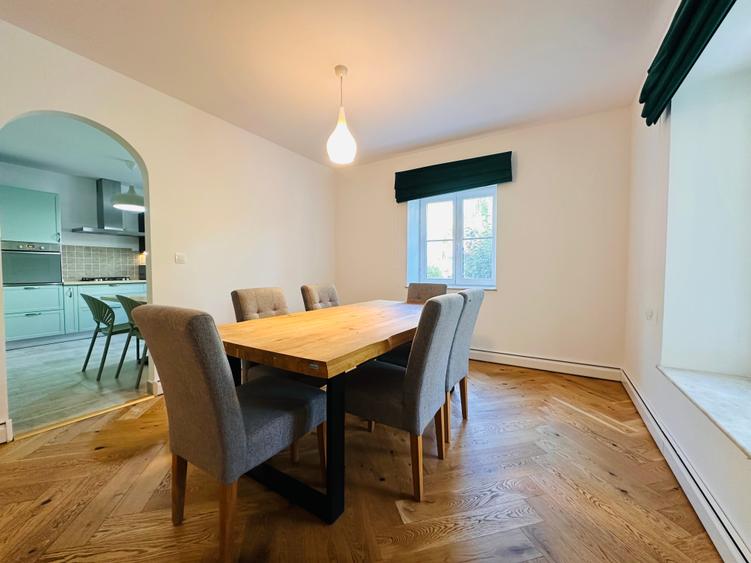Duplex cu 5 camere cu Canalizare în Central