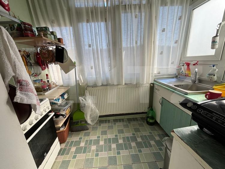 Apartament cu 3 camere decomandat, mobilat în Nicolina