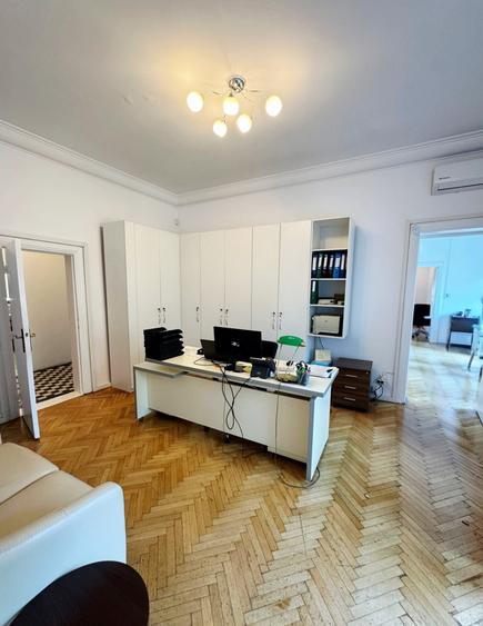 Apartament cu 4 camere semidecomandat în Aviatorilor