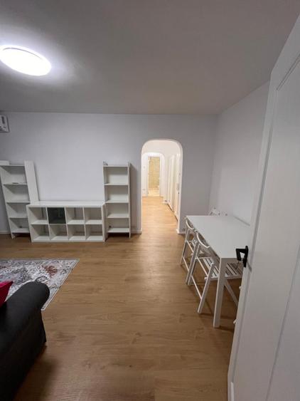 Apartament cu 3 camere semidecomandat în Titan