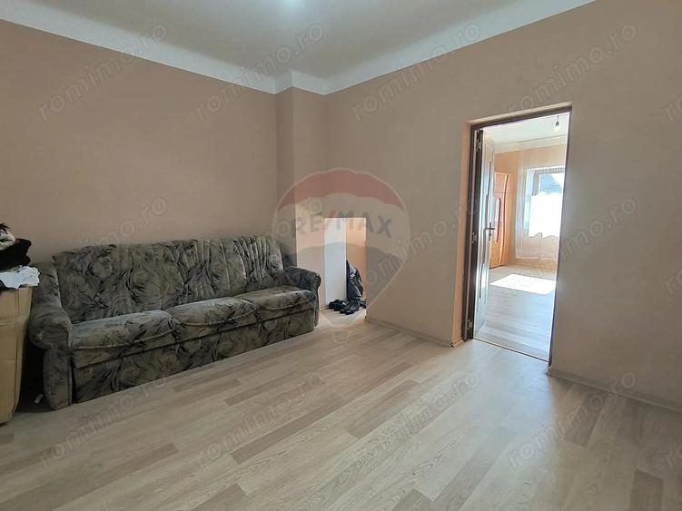 Casă cu 2 camere cu Teren 913 Mp în Șaroș pe Târnave