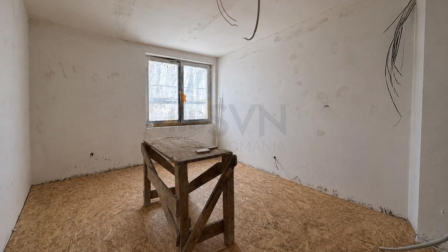 Apartament cu 3 camere semidecomandat, mobilat în Universitate