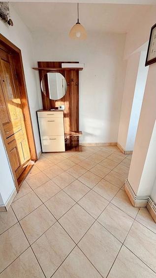 Apartament cu 2 camere decomandat, mobilat în Central