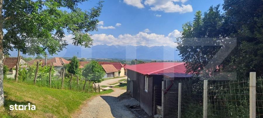 Casă cu 4 camere cu Teren 6500 Mp în Ucea