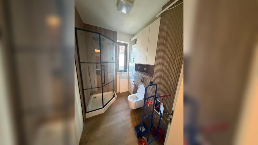 Apartament cu 3 camere semidecomandat în Borhanci