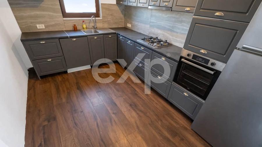 Casă individuală cu 8 camere cu Teren 930 Mp în Dumbrăvița