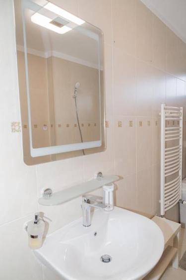 Apartament cu 3 camere decomandat, mobilat în Străulești