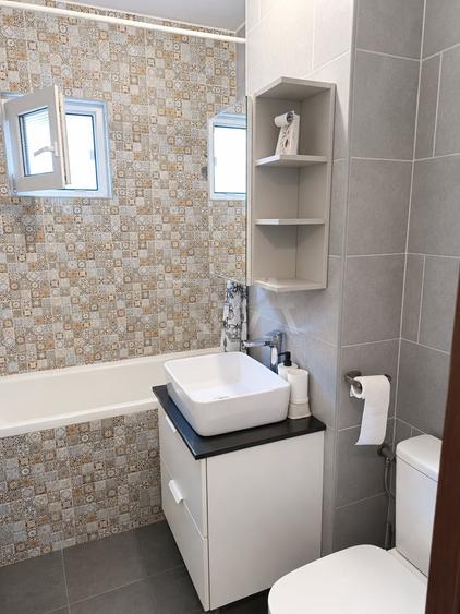 Apartament cu 3 camere decomandat, mobilat în Tineretului