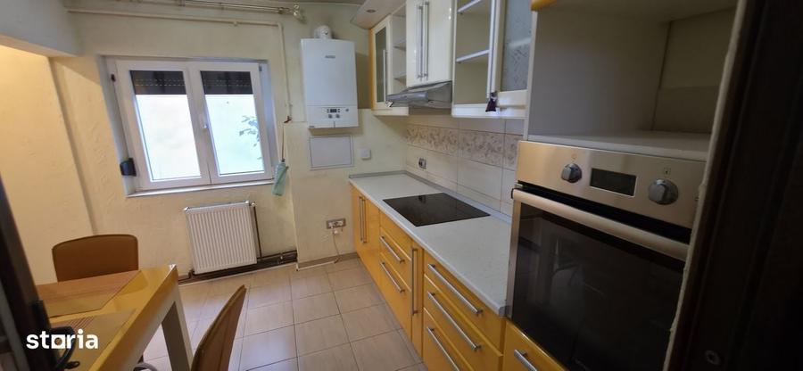 Apartament cu 3 camere decomandat în Bucovina