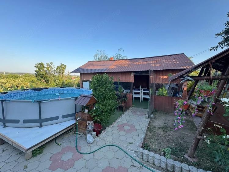 Casă cu 4 camere cu Teren 1160 Mp în Podari