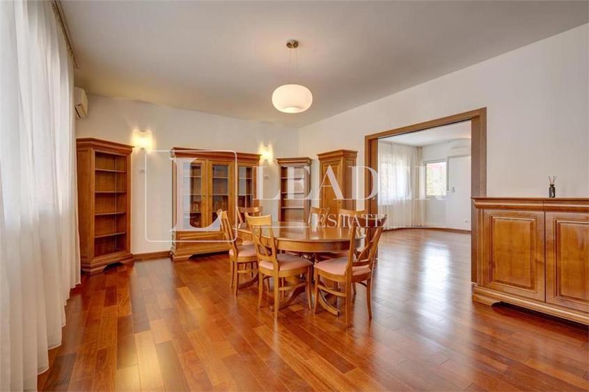 Apartament cu 4 camere semidecomandat, mobilat în Dacia