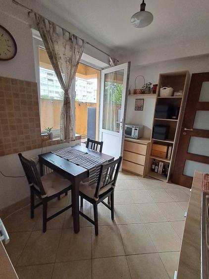 Apartament cu 2 camere decomandat în Apărătorii Patriei
