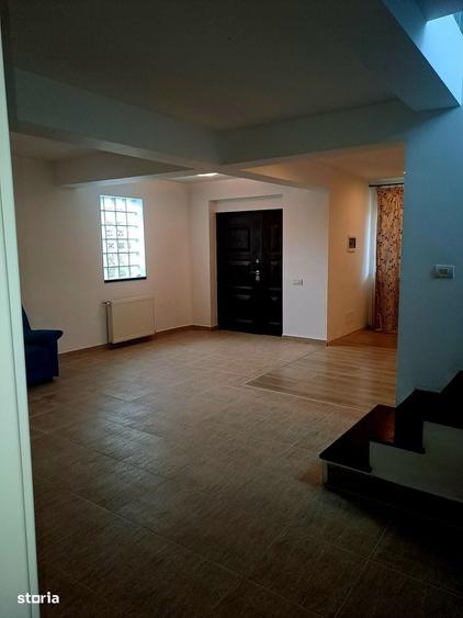 Casă cu 4 camere cu Teren 375 Mp în Rovine