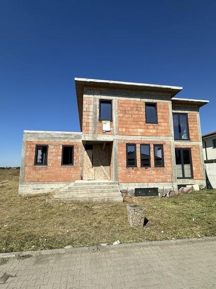Casă cu 4 camere cu Teren 600 Mp în Central