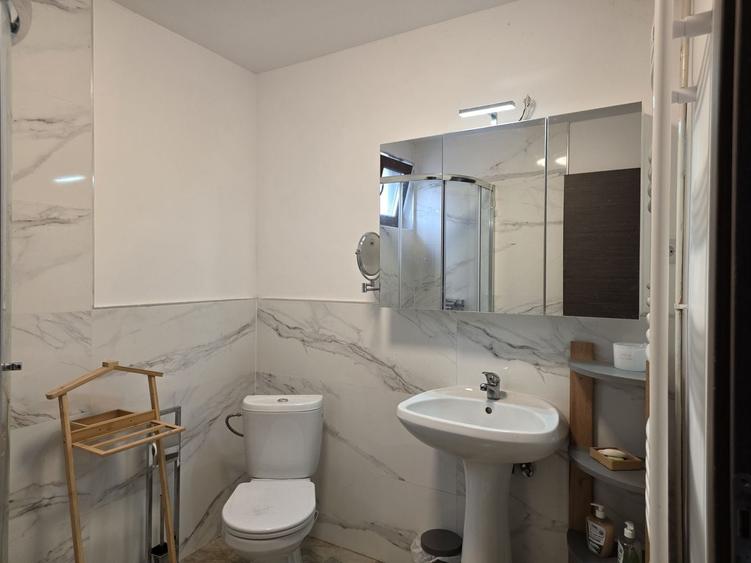 Casă individuală cu 4 camere cu Canalizare în Podu Oltului