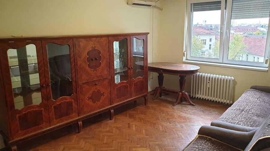 Apartament cu 3 camere semidecomandat în Dacia