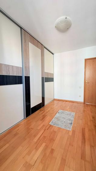 Apartament cu 3 camere decomandat în Moșilor